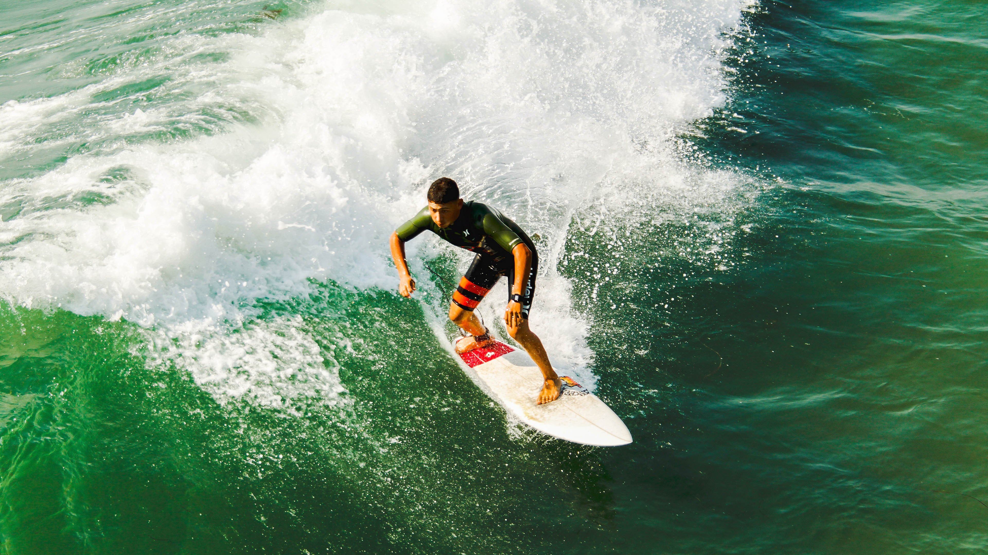 爱游戏综合娱乐-改写为_ 球队在比赛中发生了激烈冲突，说说球队