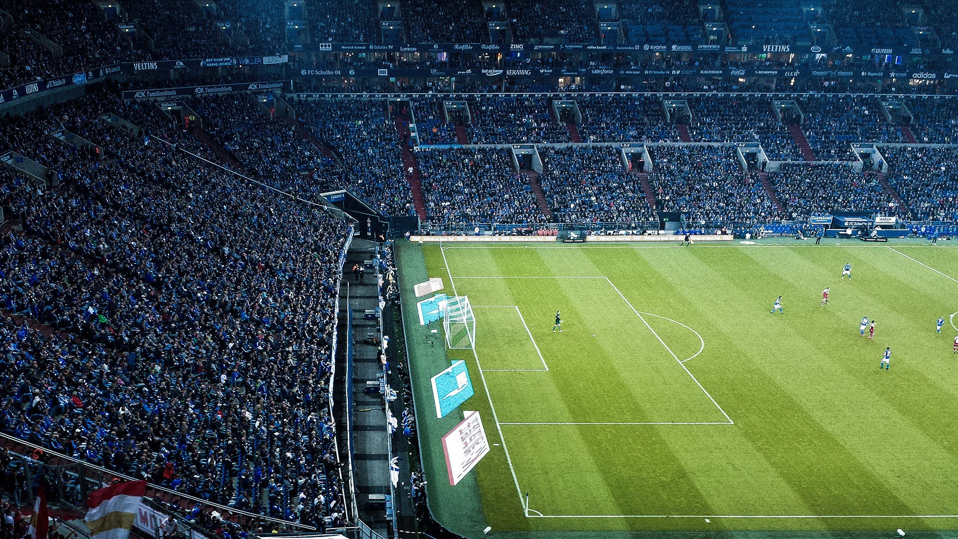 爱游戏体育平台-校园足球逐步融入人工智能辅助系统分析训练数据，校园足球育人功能